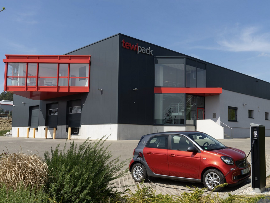 tewipack Logistikzentrum Ladesäule
