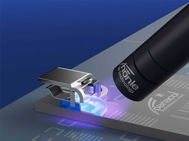 Aushärtung von Vitralit® UD 8055 mit bluepoint LED von Hönle